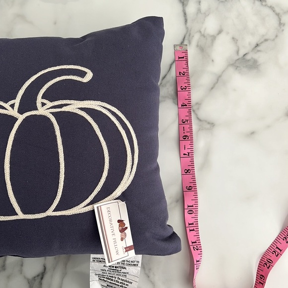 Target Bullseye 2023 - NWT - Throw Pillow Set - Picture 6 of 11